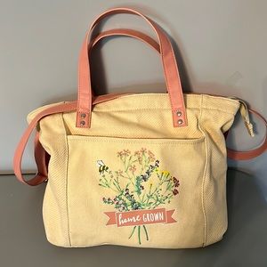 American Girl canvas bag.  Pink leather removable strap and handles.  Zip close